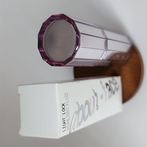 ABOUT-FACE BY HALSEY Light Lock Highlight Fluid - Fight or Flight - Picture 3 of 9